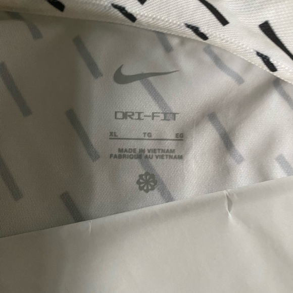 Nike Dri-Fit - Picture 2 of 2